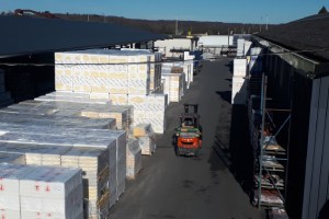 Comarden affiche une connaissance aiguisée du marché des matériaux de toiture et d'isolation